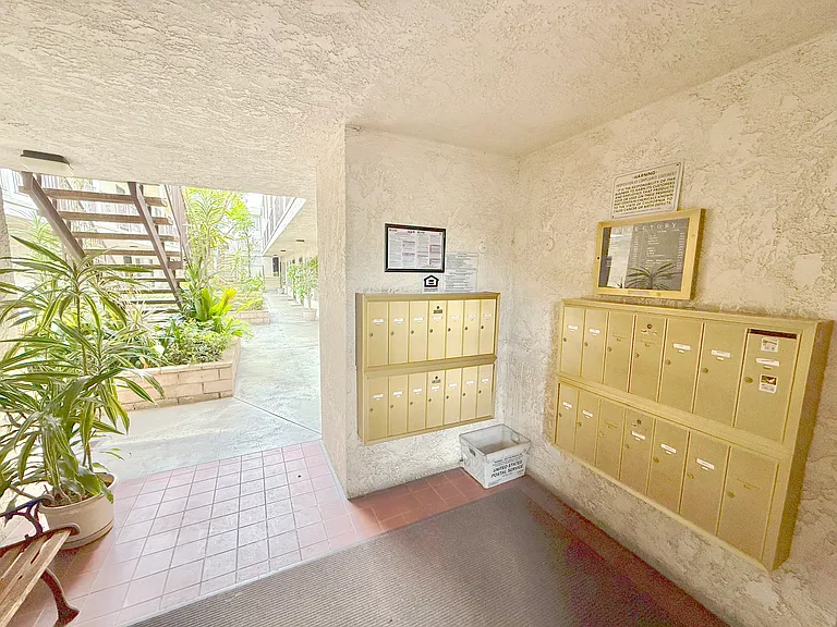 12766 Venice Blvd #106 — Photo 10