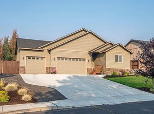 2735 SW 32nd St, Redmond, OR 97756