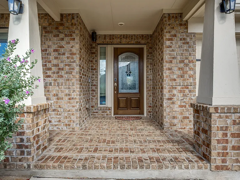 1913 Pavilion Ln — Photo 4
