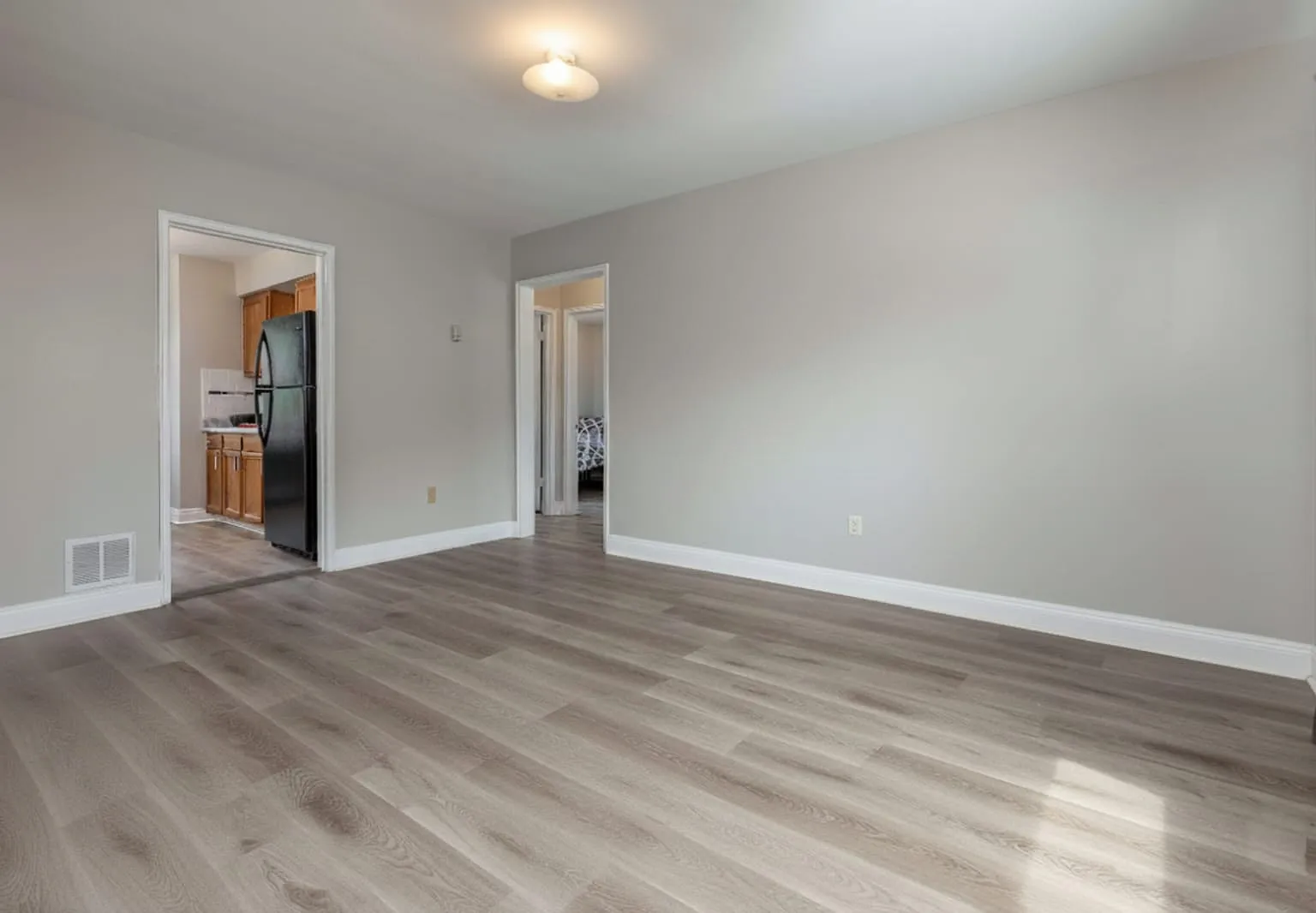 4600 Southern Parkway - 2Bed 1Bath (Unfurnished) — Photo 1