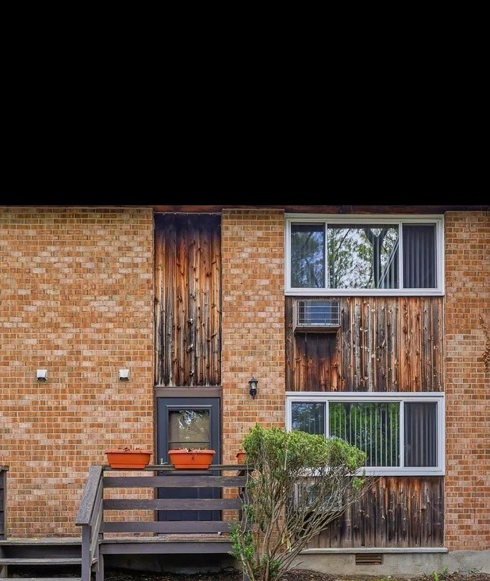3 bed, 1.5 bath, 1320 sqft, $2,700 — Photo 2