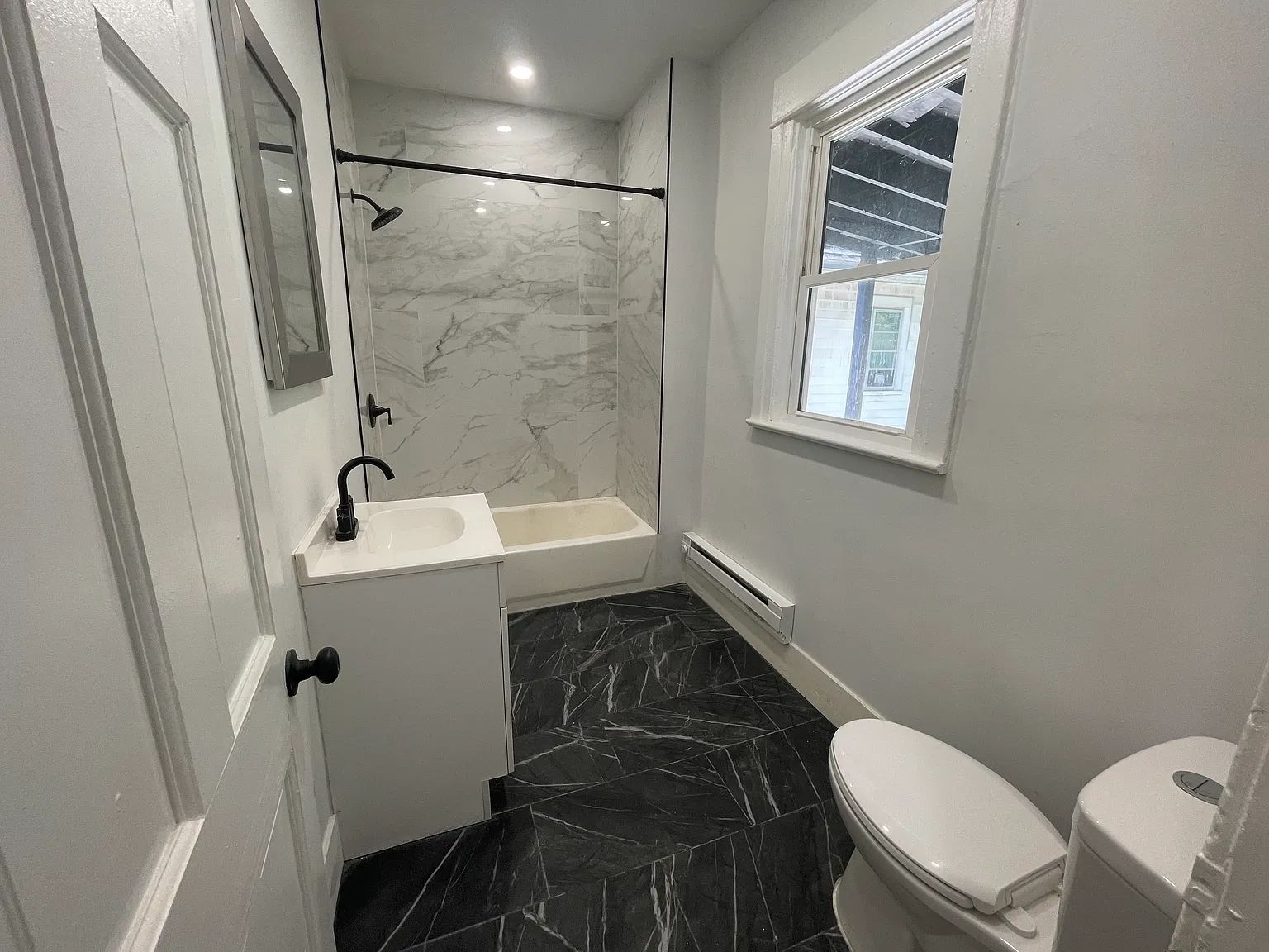 4 bed, 1113 sqft, $2,400 — Photo 4