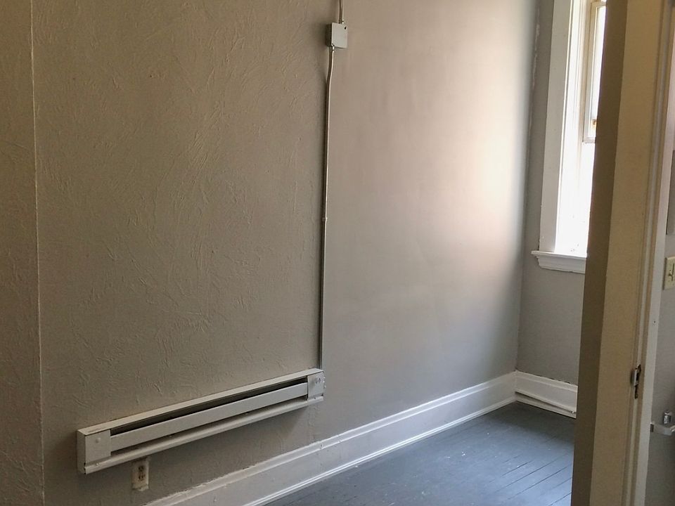 1st image of 1702 Central Pkwy #6