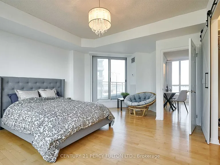 230 Queens Quay W #1016 — Photo 14