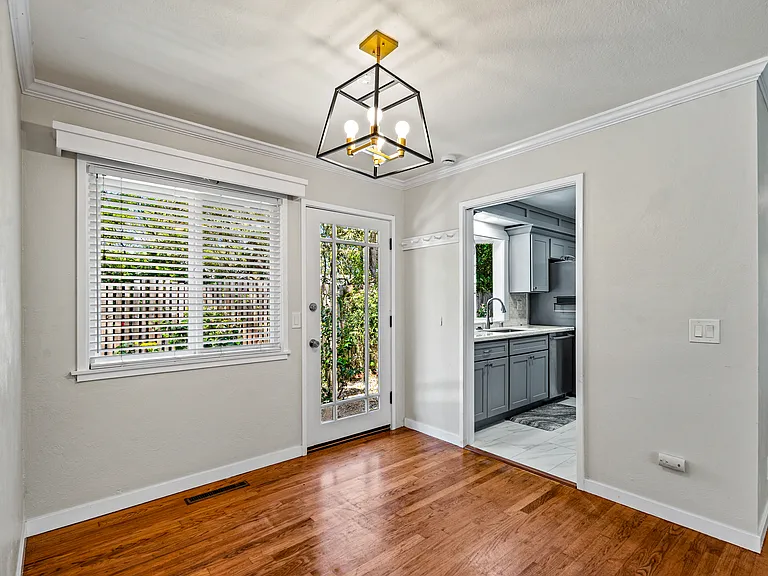 1087 Lariat Ln — Photo 9