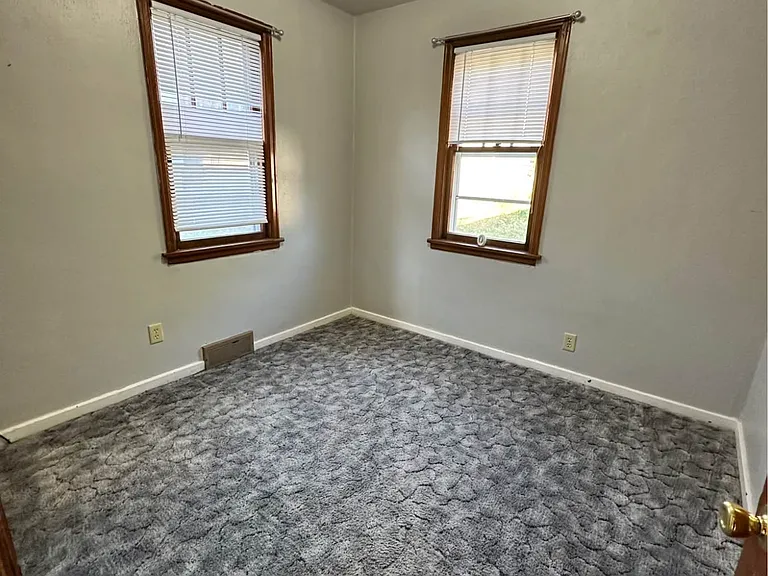 402 S Wayland Ave — Photo 8