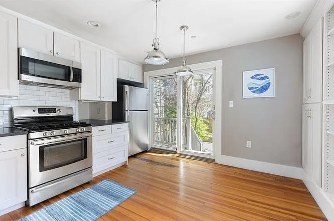 82 Bristol St — Photo 6
