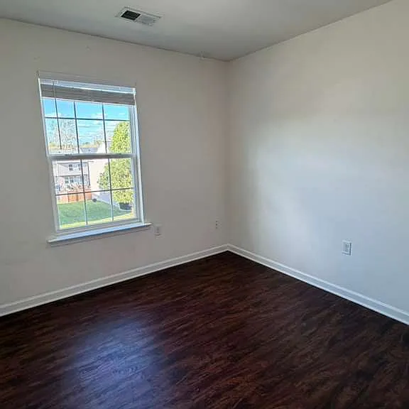 38 Lombard Ln — Photo 22