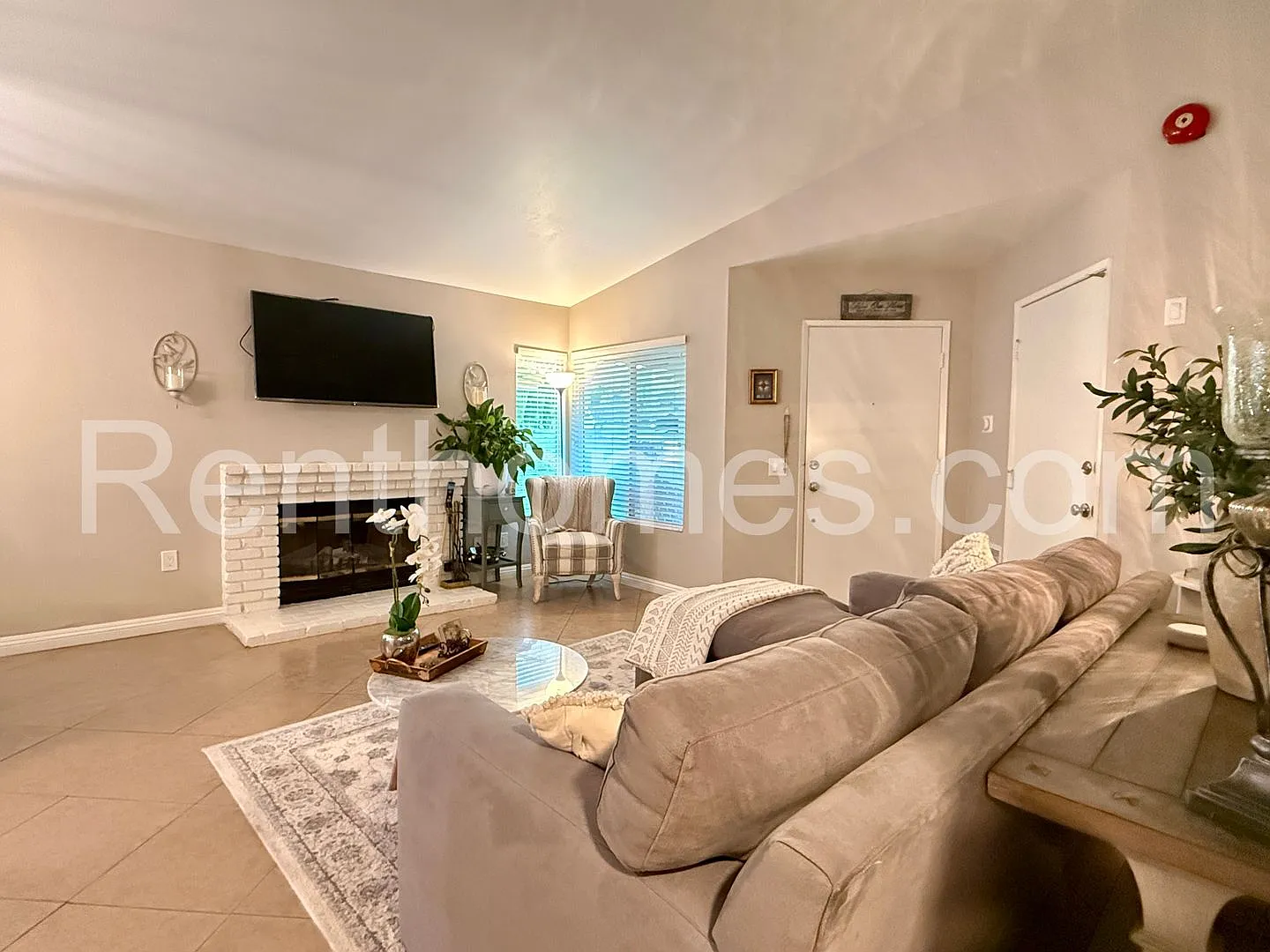 SW Escondido, 2175 Johnston Rd, Solar Panels, AC, Fireplace, LVP Floors, Granit Counters, 2 Car G... — Photo 3