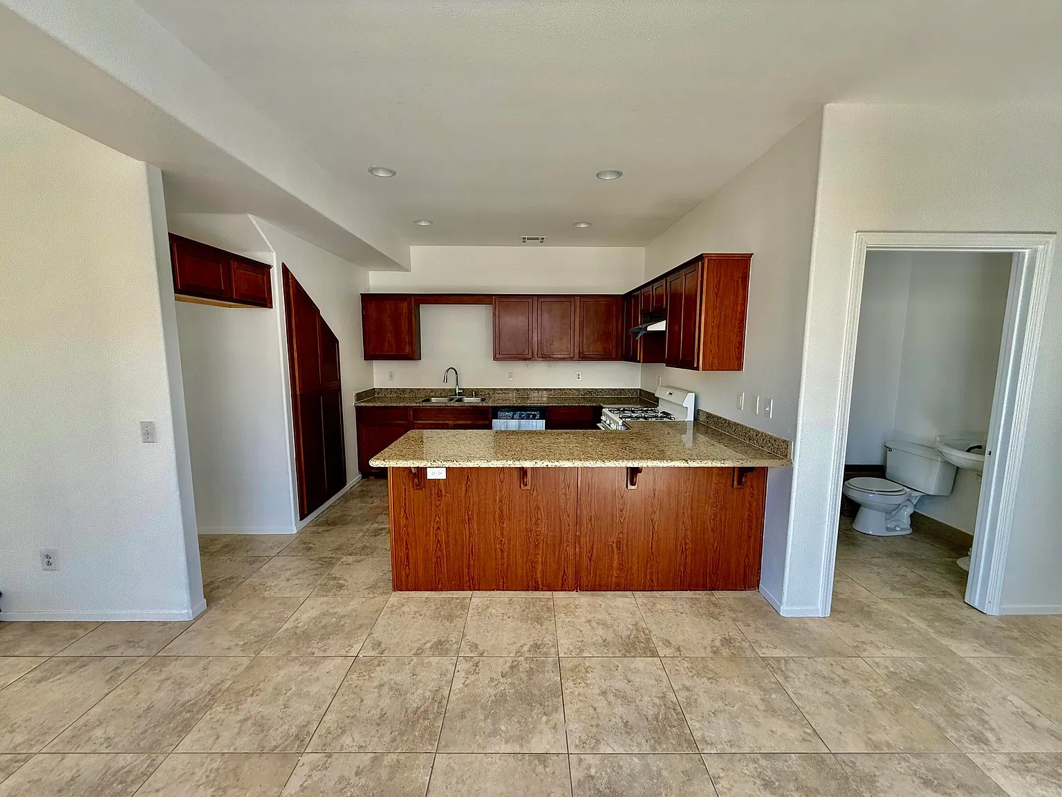3 bed, 2.5 bath, 1542 sqft, $2,250 — Photo 4