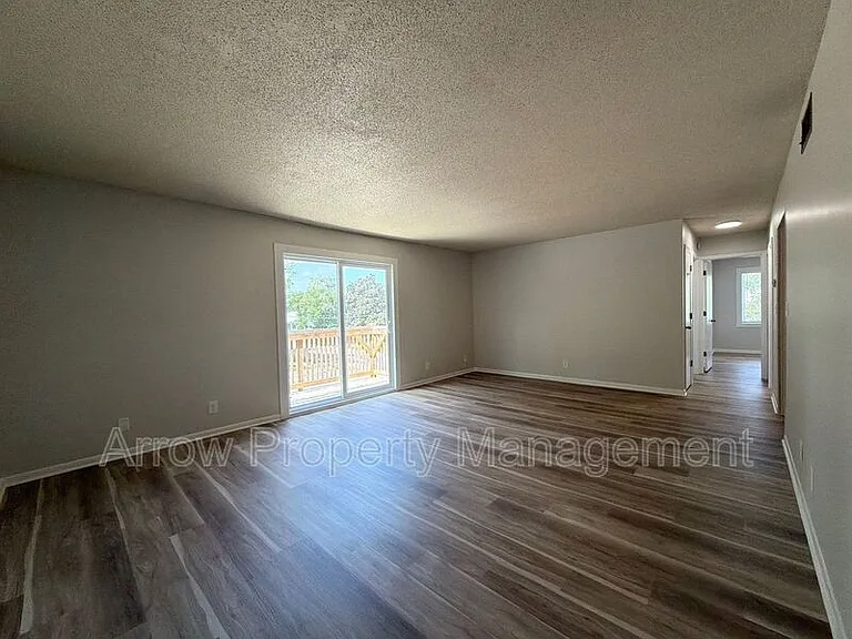 515 N 13th St #301 — Photo 4