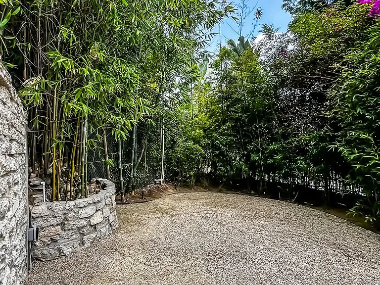 Unbelievable Stand-Alone 2-Bedroom House in Prime West Hollywood Hills — Photo 30