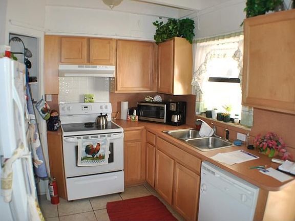 Left Towhome Kitchen