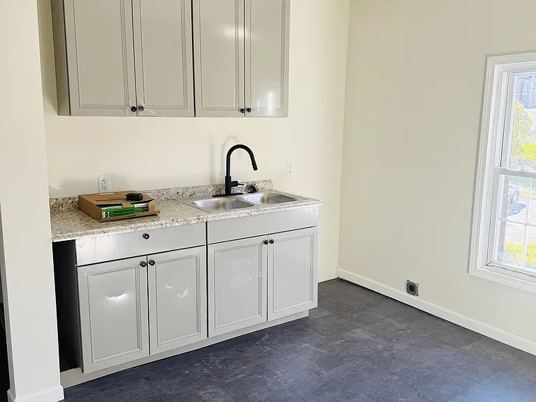 131 Pleasant Ave — Photo 6