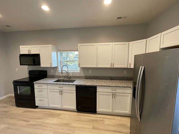 4th image of 3009 Cox Ln #B