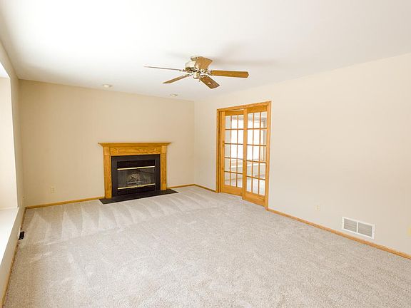 4th image of 114 N Meadowside Ct