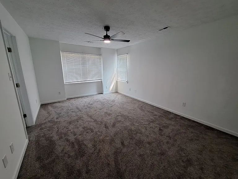 212 Earle Ct — Photo 15