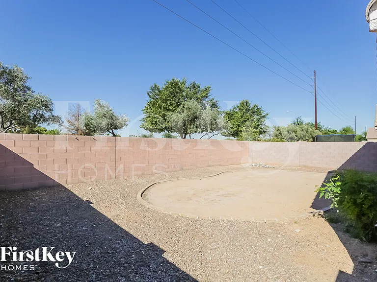 1820 S 106th Ln — Photo 16