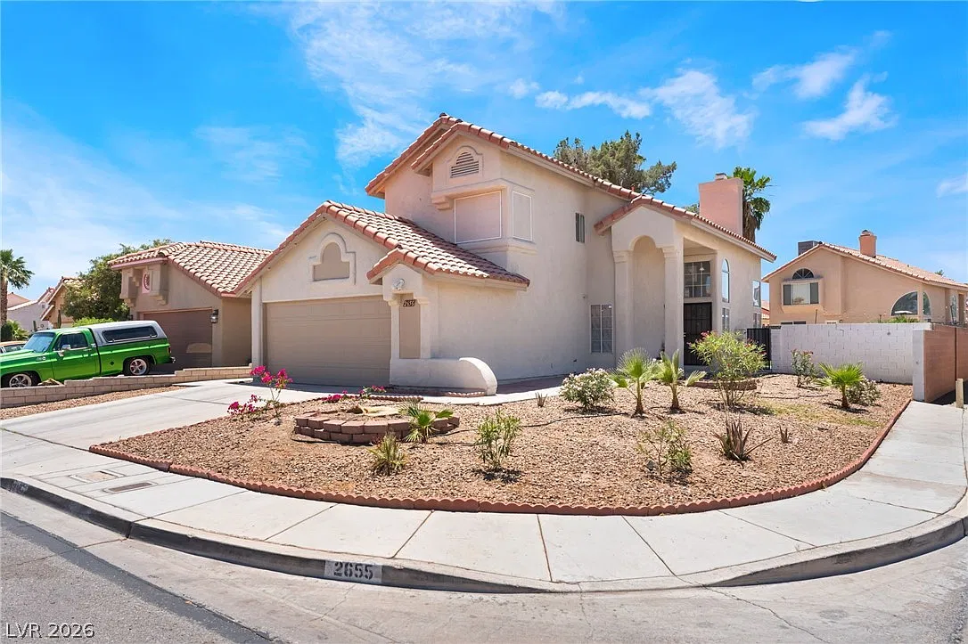 3 bed, 2.5 bath, 1609 sqft, $2,100 — Photo 2