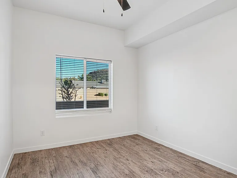 Williams Court — Photo 18