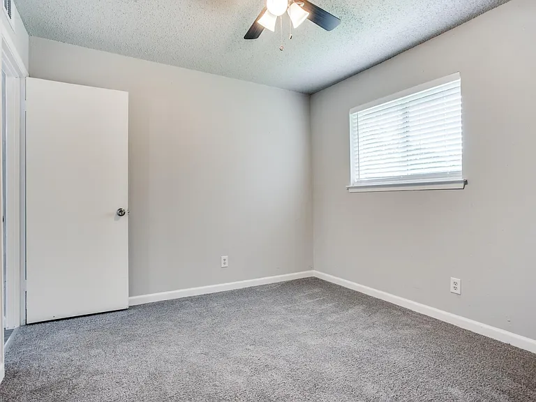 810 Ravencroft Dr — Photo 15