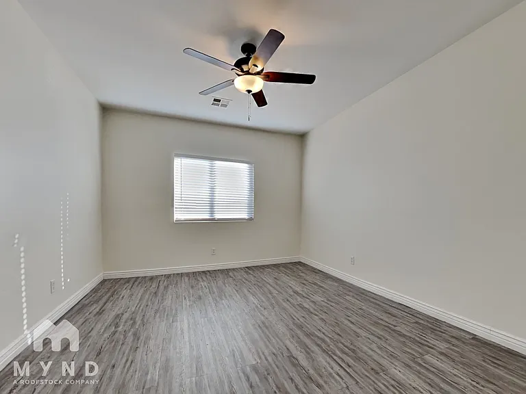 6418 S 49th Dr — Photo 22