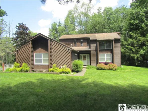 1757 Parkmeadow Dr, Jamestown, NY 14701