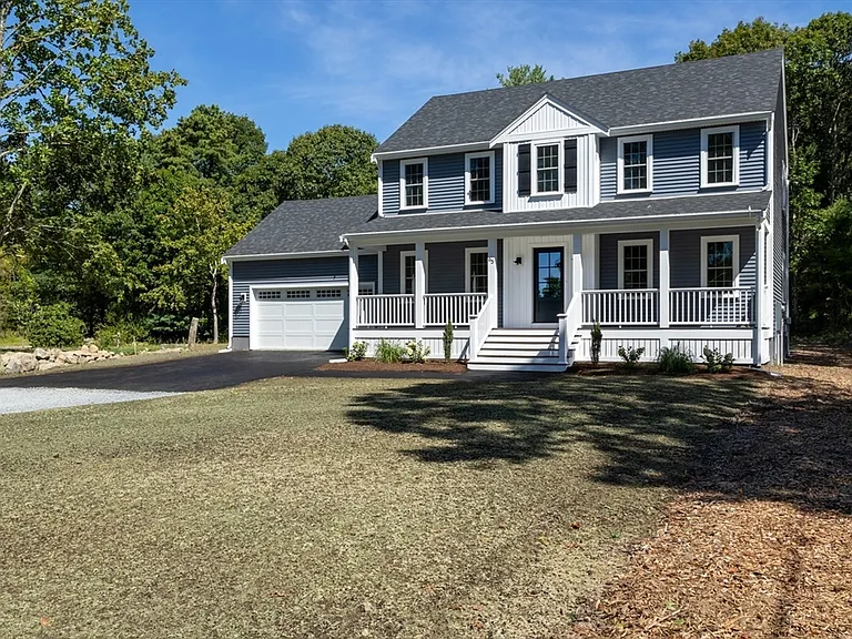 65 Great Neck Rd — Photo 3