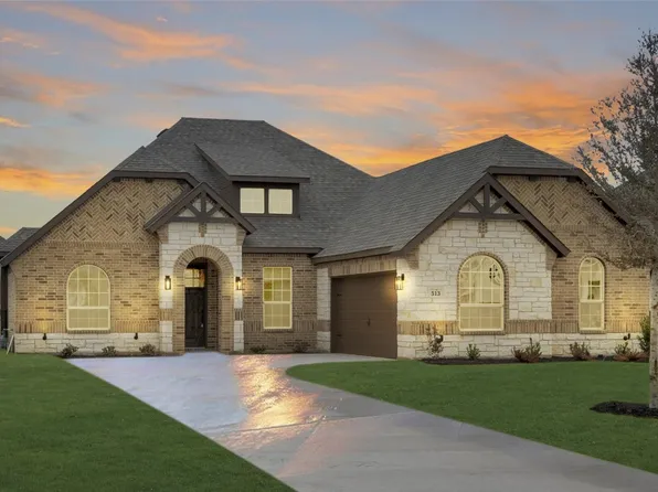 513 Riverbank Ct, Granbury, TX 76049