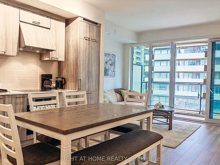 634 Church St #1401 — Photo 9