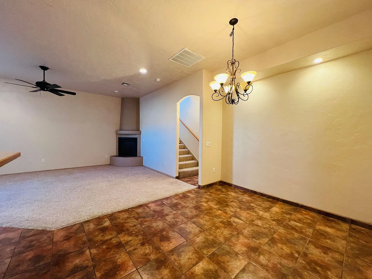 Beautiful & unique 4 bed 2 bath 2 story home! — Photo 3