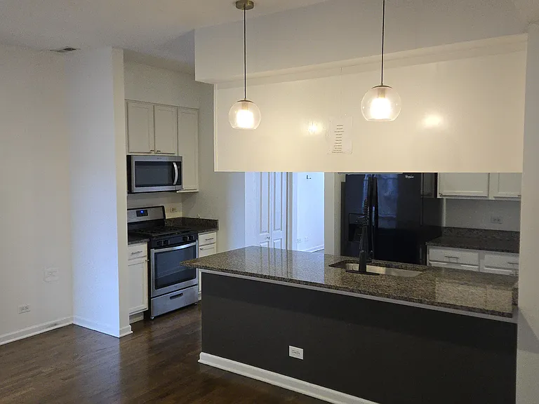 4554 S King Dr E #3-E3 — Photo 8