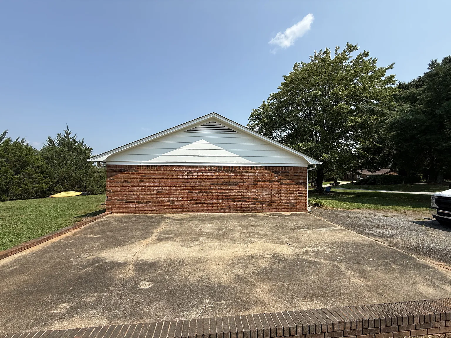 2 bed, 1.5 bath, 900 sqft, $1,050 — Photo 2