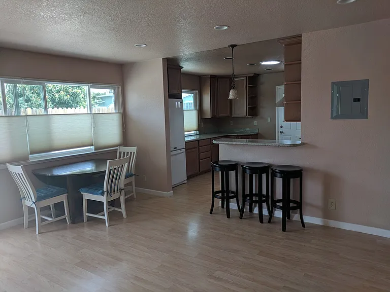565 Smalley Ave — Photo 5