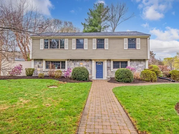 11 Alden St, Foxboro, MA 02035