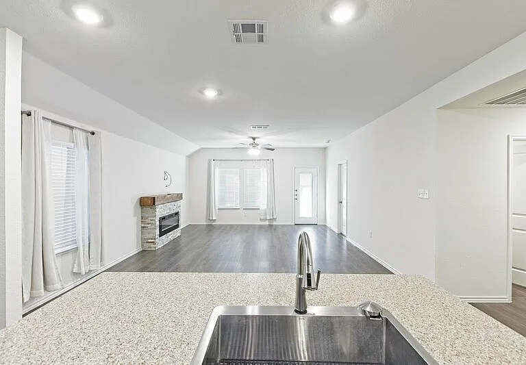 1111 Emerald Gate Dr — Photo 5