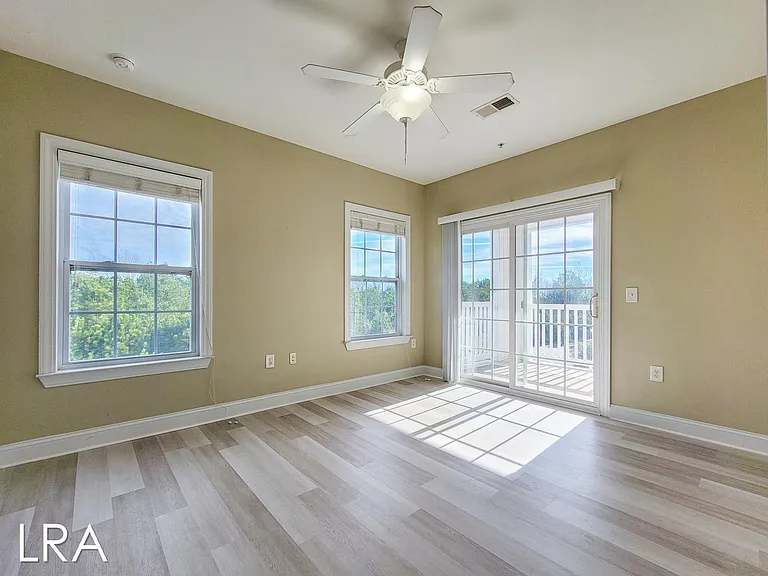100 Gateway Dr #130 — Photo 11