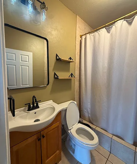 bathroom/ shower