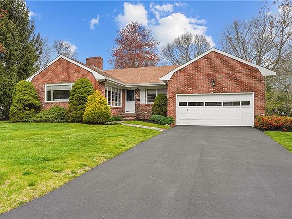 2nd image of 28 Winthrop Dr