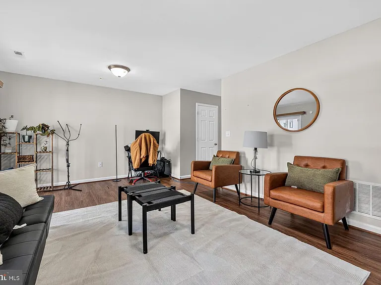 121 Polo Way — Photo 8