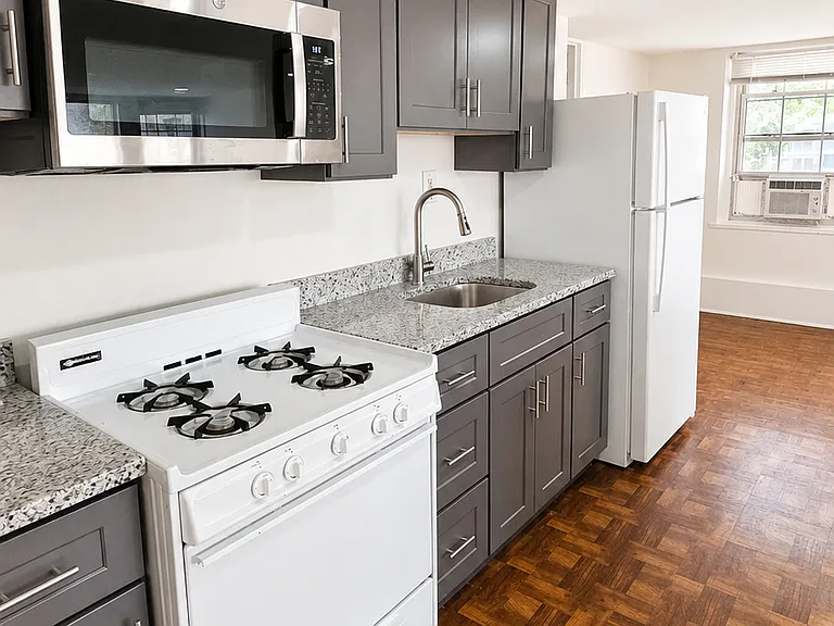 20 W Franklin St #8 — Photo 6