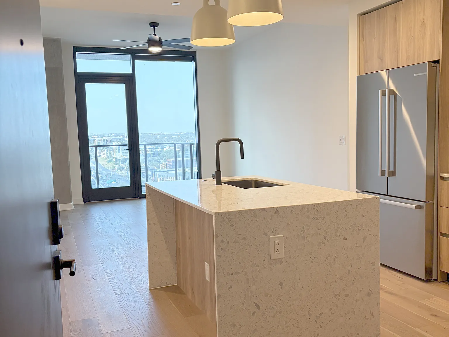 2 bed, 969 sqft, $3,625 — Photo 2