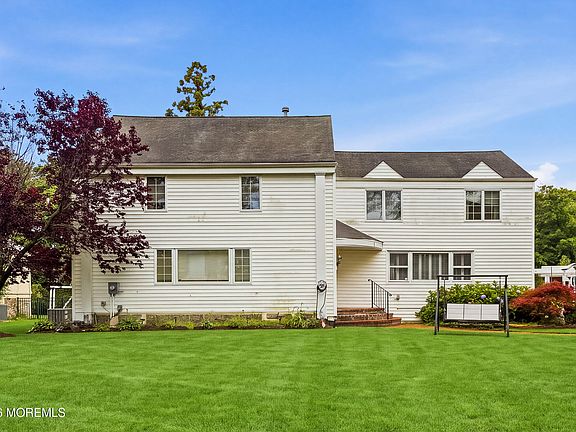 3rd image of 72 Runyan Avenue