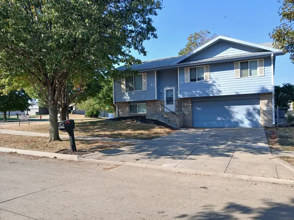5465 Betty Lou Blvd, Lincoln, NE 68516