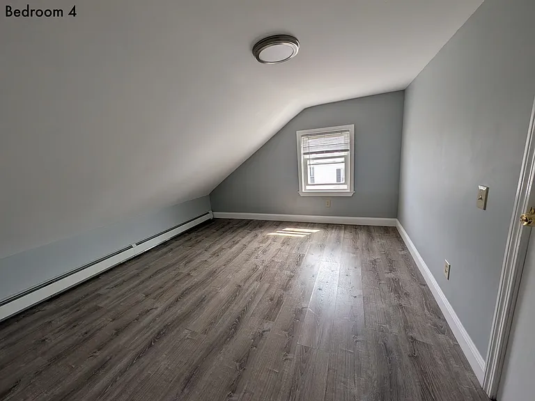 526 Plainfield St — Photo 12