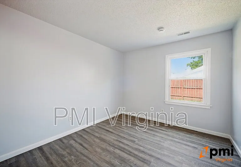1701 Darrow St — Photo 19