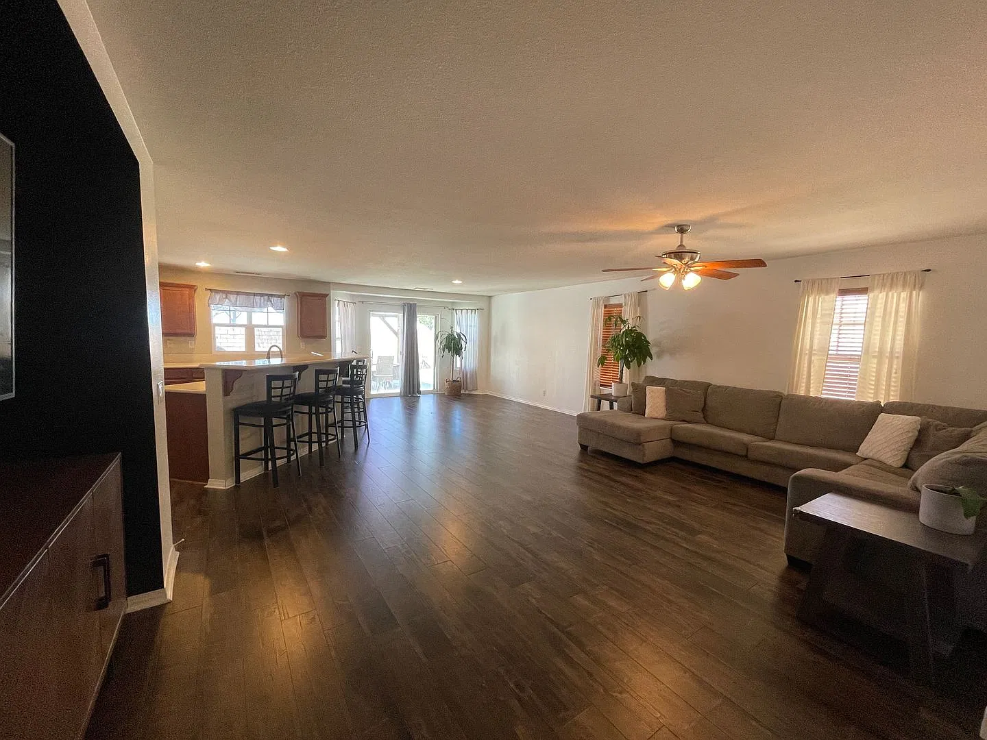 Lancaster 3 Bedroom + 2 Bathroom — Photo 4