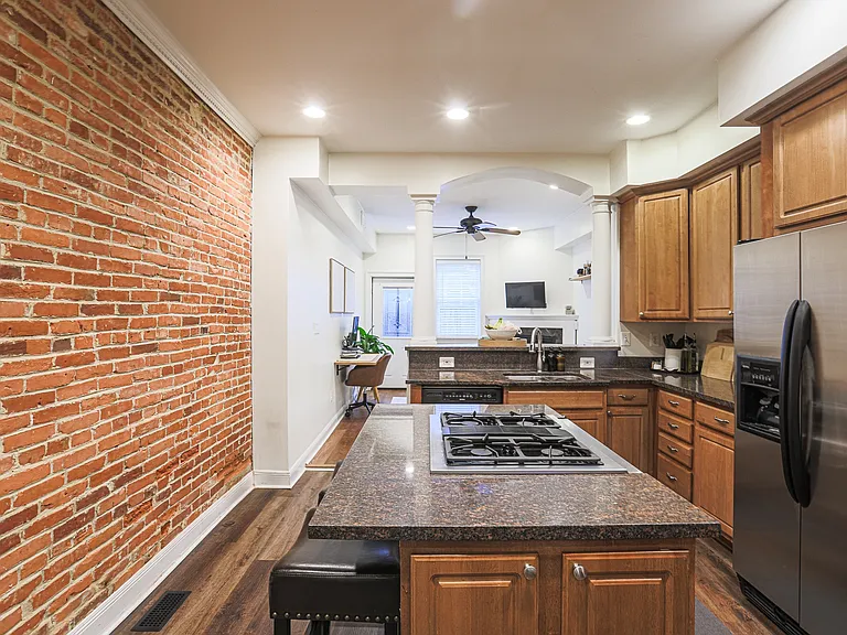 9 N Linwood Ave — Photo 5