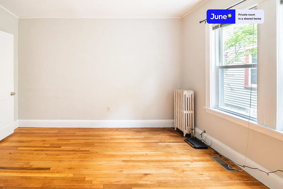 Full bedroom in 4 bed/1 bath home in Mission Hill #1227 D — Photo 4