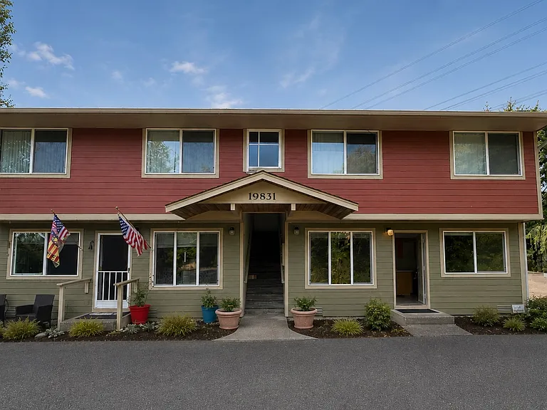 19831 25th Ave NE #4 — Photo 1